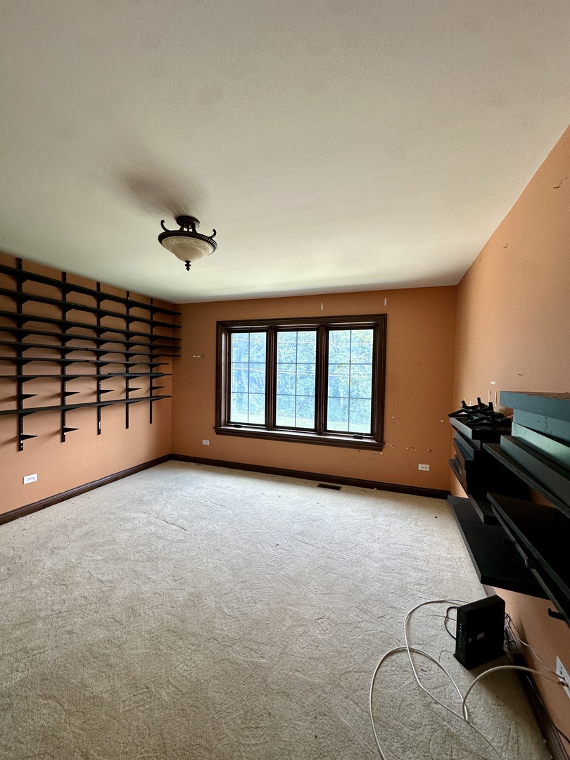 North Riverside, Illinois 60546, United States, 3 Bedrooms Bedrooms, ,3 BathroomsBathrooms,Residential,Contingent,197108