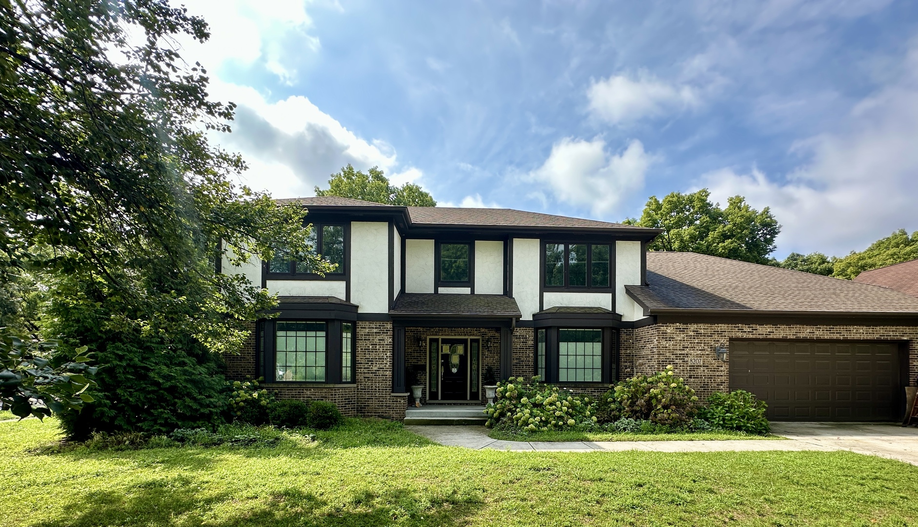 North Riverside, Illinois 60546, United States, 3 Bedrooms Bedrooms, ,3 BathroomsBathrooms,Residential,Contingent,197108