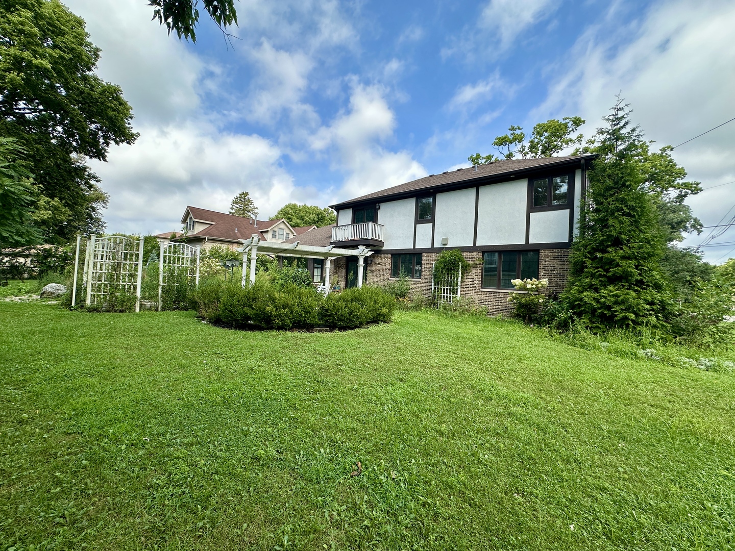 North Riverside, Illinois 60546, United States, 3 Bedrooms Bedrooms, ,3 BathroomsBathrooms,Residential,Contingent,197108