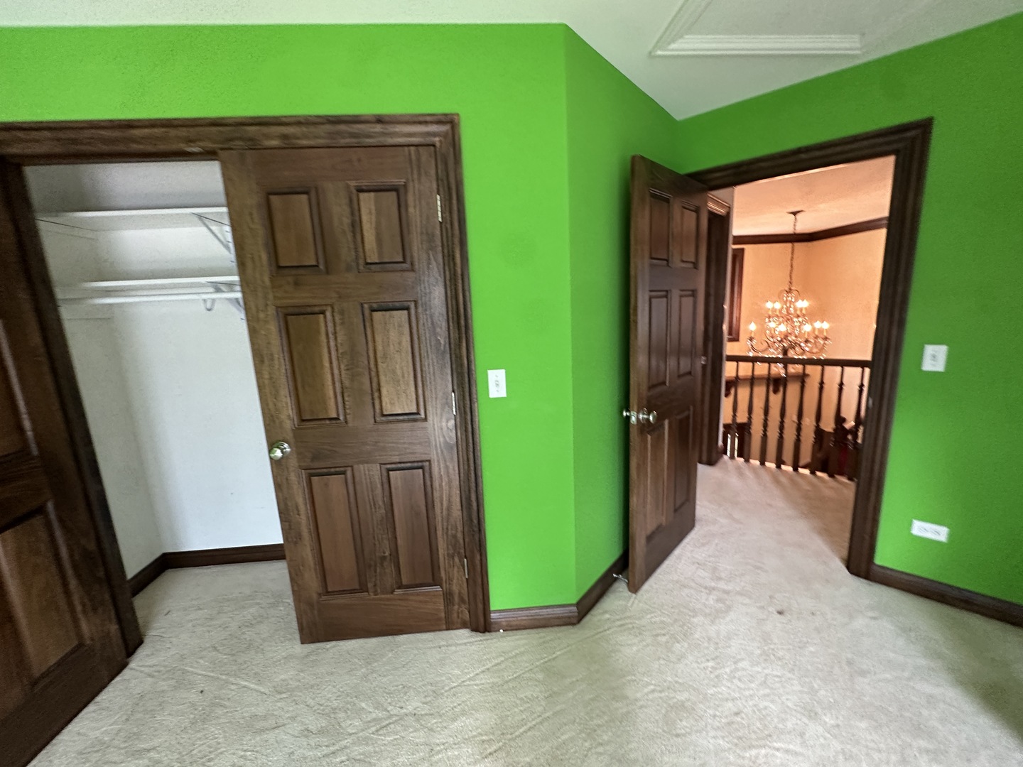 North Riverside, Illinois 60546, United States, 3 Bedrooms Bedrooms, ,3 BathroomsBathrooms,Residential,Contingent,197108