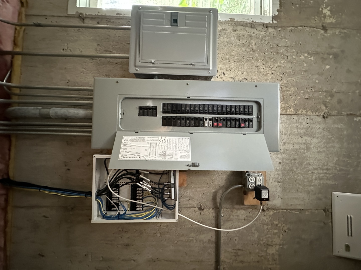 North Riverside, Illinois 60546, United States, 3 Bedrooms Bedrooms, ,3 BathroomsBathrooms,Residential,Contingent,197108