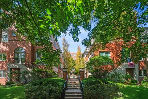 Photo of 816 Hinman Avenue #4, Evanston, IL 60202 (MLS # 12454122)