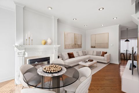 Tiny photo for 816 Hinman Avenue #4, Evanston, IL 60202 (MLS # 12454122)