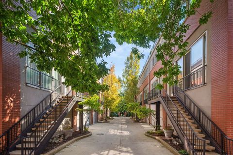 Tiny photo for 816 Hinman Avenue #4, Evanston, IL 60202 (MLS # 12454122)