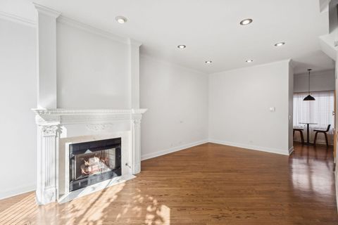 Tiny photo for 816 Hinman Avenue #4, Evanston, IL 60202 (MLS # 12454122)