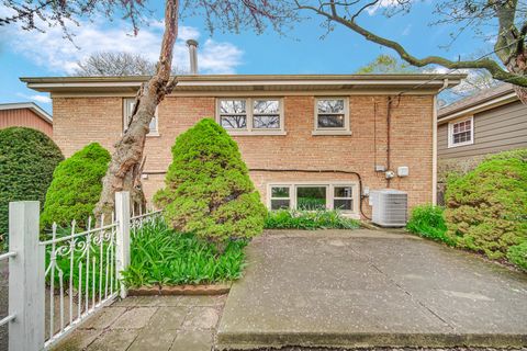 A home in Oak Lawn