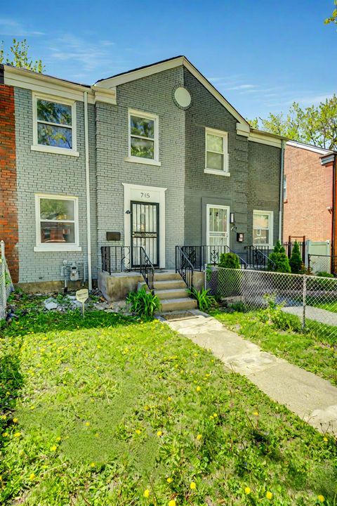 715 E 105TH Place Chicago IL 60628