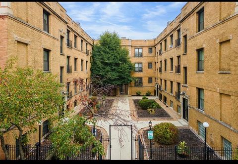 728 W Roscoe Street 2E Chicago IL 60657