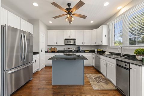 Tiny photo for 231 N West Street #0, Wheaton, IL 60187 (MLS # 12708083)