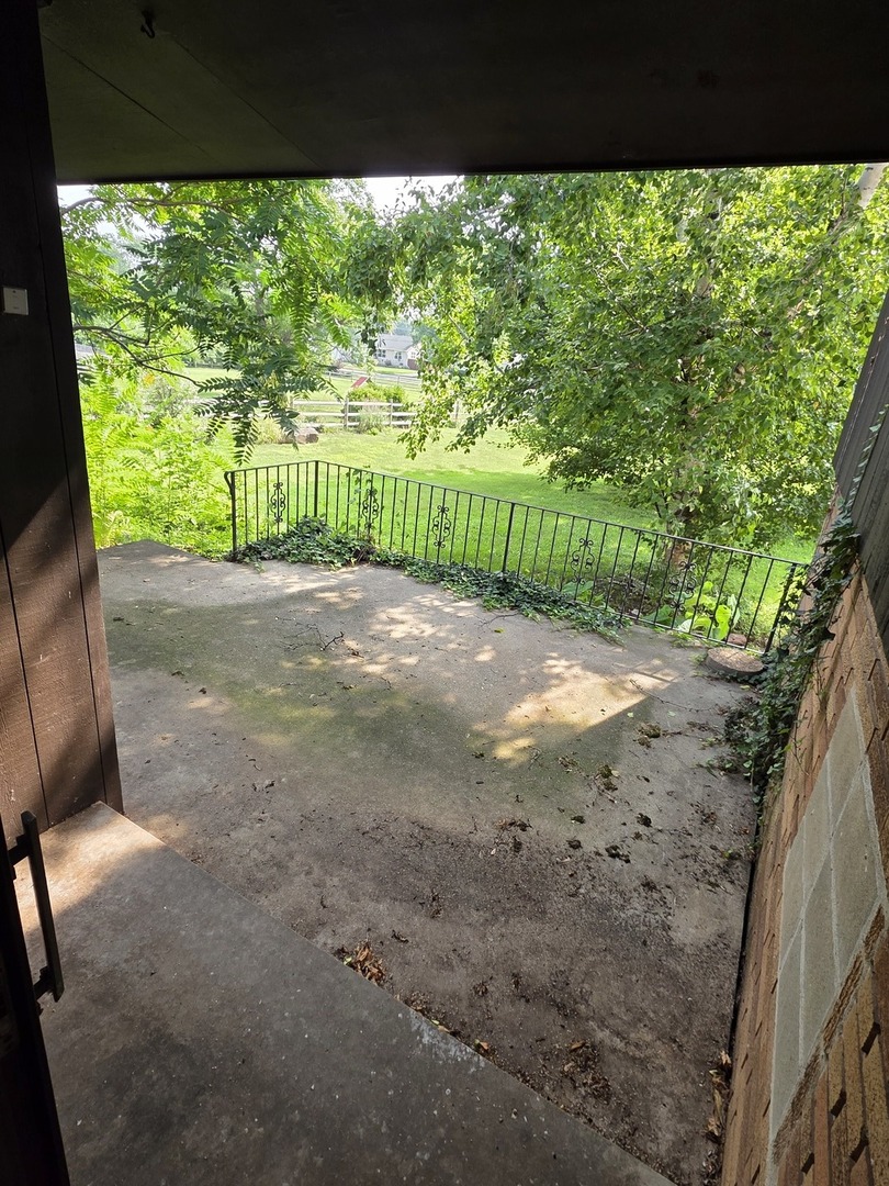 Woodstock, Illinois 60098, United States, 3 Bedrooms Bedrooms, ,2 BathroomsBathrooms,Residential,Active,201890