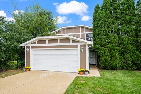 Photo of 6 Wild Rose Court, Streamwood, IL 60107 (MLS # 12465089)