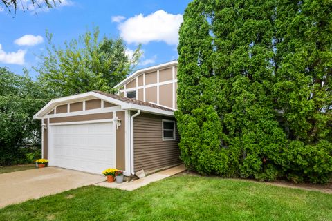 Tiny photo for 6 Wild Rose Court, Streamwood, IL 60107 (MLS # 12465089)