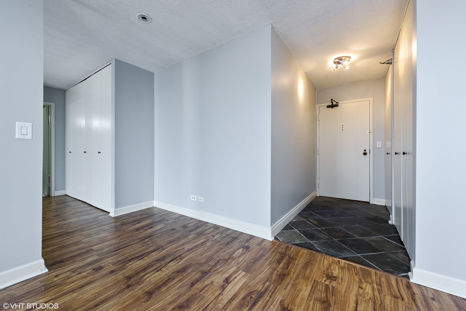 1212 N La Salle Drive 2406