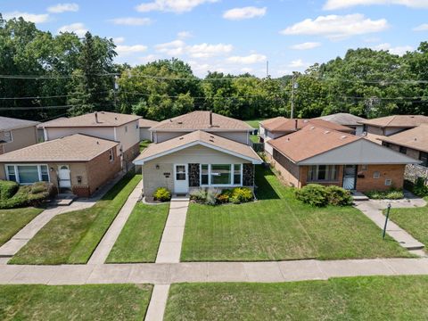 Tiny photo for 14112 S Saginaw Avenue S, Burnham, IL 60633 (MLS # 12438461)