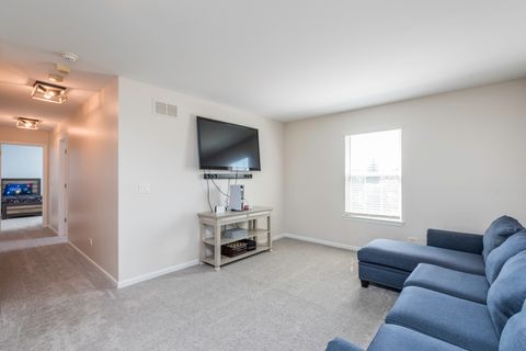 Tiny photo for 1650 Natures Way, Lindenhurst, IL 60046 (MLS # 12538917)