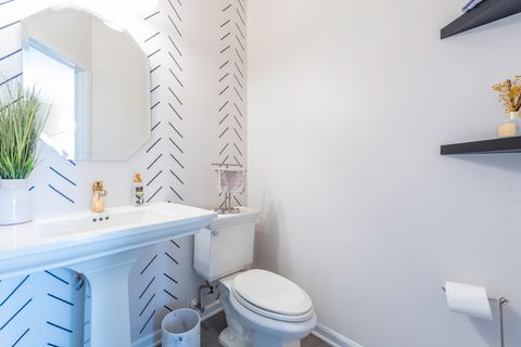 Tiny photo for 1650 Natures Way, Lindenhurst, IL 60046 (MLS # 12538917)