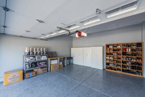 Tiny photo for 1650 Natures Way, Lindenhurst, IL 60046 (MLS # 12538917)