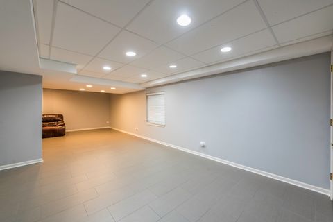 Tiny photo for 1650 Natures Way, Lindenhurst, IL 60046 (MLS # 12538917)