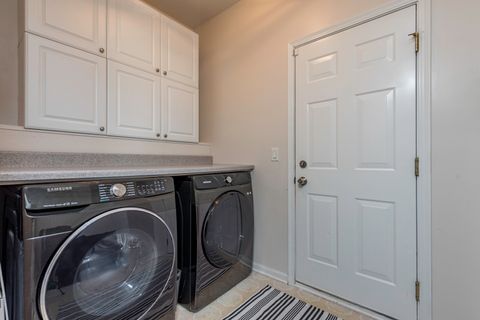 Tiny photo for 1650 Natures Way, Lindenhurst, IL 60046 (MLS # 12538917)