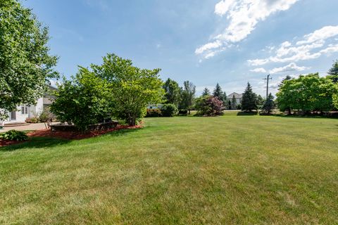 Tiny photo for 1650 Natures Way, Lindenhurst, IL 60046 (MLS # 12538917)