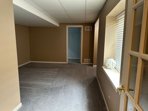 Tiny photo for 1650 Natures Way, Lindenhurst, IL 60046 (MLS # 12538917)