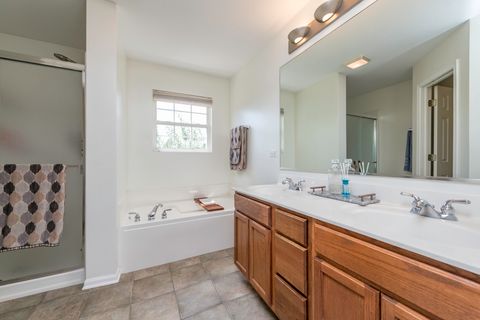 Tiny photo for 1650 Natures Way, Lindenhurst, IL 60046 (MLS # 12538917)