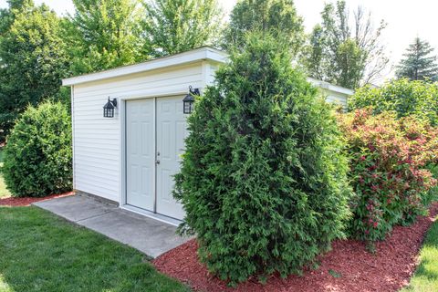 Tiny photo for 1650 Natures Way, Lindenhurst, IL 60046 (MLS # 12538917)