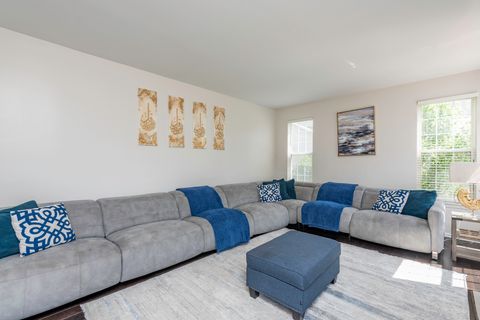 Tiny photo for 1650 Natures Way, Lindenhurst, IL 60046 (MLS # 12538917)