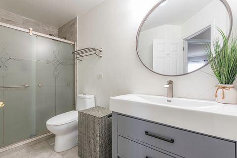 Tiny photo for 1650 Natures Way, Lindenhurst, IL 60046 (MLS # 12538917)