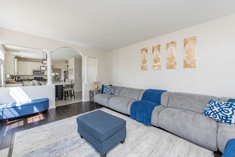 Tiny photo for 1650 Natures Way, Lindenhurst, IL 60046 (MLS # 12538917)