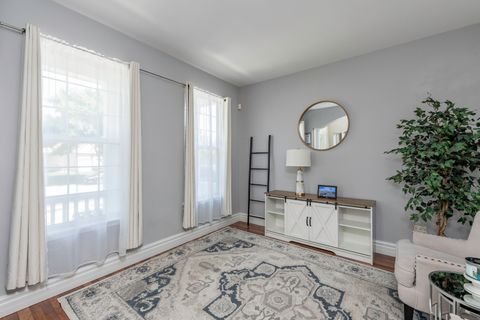 Tiny photo for 1650 Natures Way, Lindenhurst, IL 60046 (MLS # 12538917)