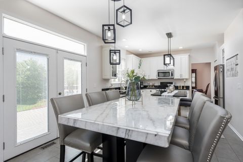 Tiny photo for 1650 Natures Way, Lindenhurst, IL 60046 (MLS # 12538917)