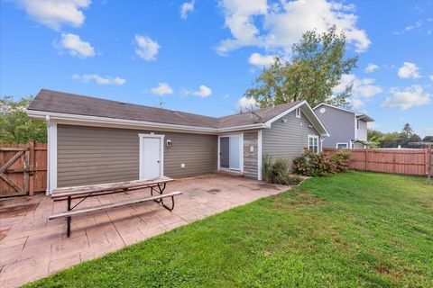 Tiny photo for 489 Pinewood Drive, North Aurora, IL 60542 (MLS # 12491837)