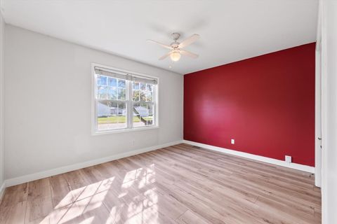 Tiny photo for 489 Pinewood Drive, North Aurora, IL 60542 (MLS # 12491837)