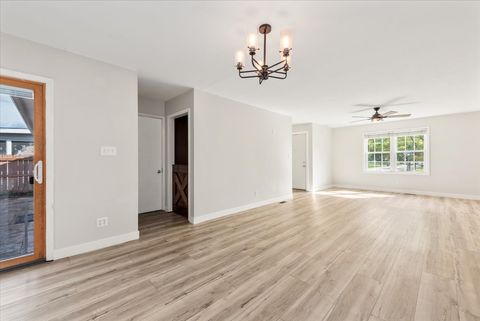 Tiny photo for 489 Pinewood Drive, North Aurora, IL 60542 (MLS # 12491837)