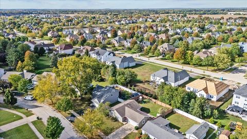 Tiny photo for 489 Pinewood Drive, North Aurora, IL 60542 (MLS # 12491837)