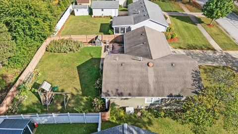 Tiny photo for 489 Pinewood Drive, North Aurora, IL 60542 (MLS # 12491837)