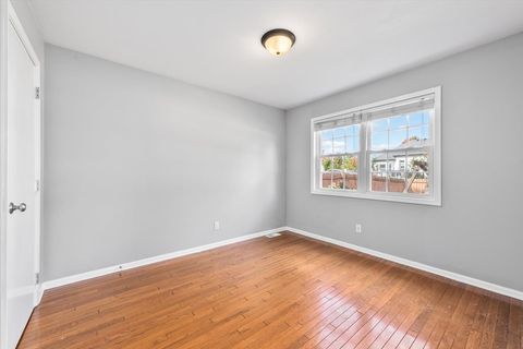 Tiny photo for 489 Pinewood Drive, North Aurora, IL 60542 (MLS # 12491837)