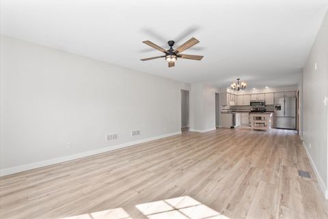 Tiny photo for 489 Pinewood Drive, North Aurora, IL 60542 (MLS # 12491837)