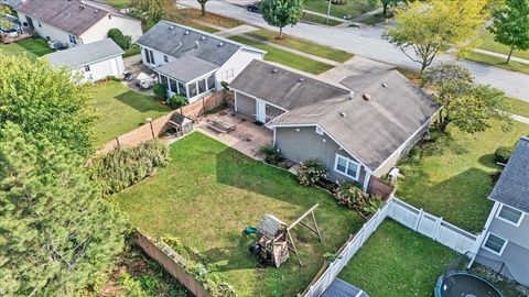 Tiny photo for 489 Pinewood Drive, North Aurora, IL 60542 (MLS # 12491837)