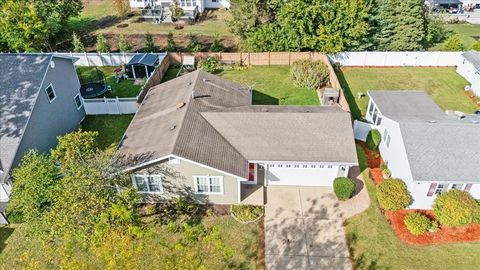 Tiny photo for 489 Pinewood Drive, North Aurora, IL 60542 (MLS # 12491837)