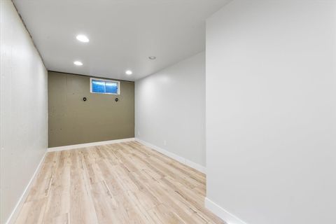 Tiny photo for 489 Pinewood Drive, North Aurora, IL 60542 (MLS # 12491837)