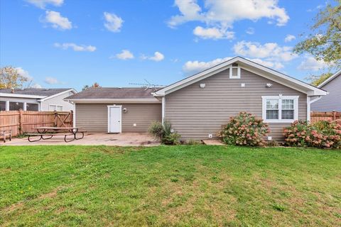 Tiny photo for 489 Pinewood Drive, North Aurora, IL 60542 (MLS # 12491837)