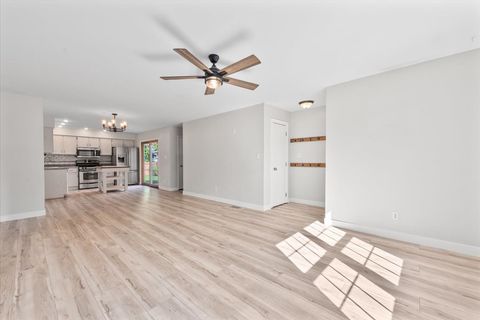 Tiny photo for 489 Pinewood Drive, North Aurora, IL 60542 (MLS # 12491837)