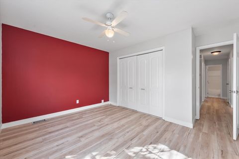 Tiny photo for 489 Pinewood Drive, North Aurora, IL 60542 (MLS # 12491837)