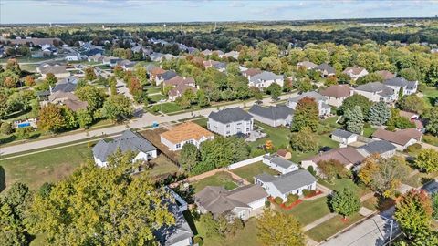 Tiny photo for 489 Pinewood Drive, North Aurora, IL 60542 (MLS # 12491837)