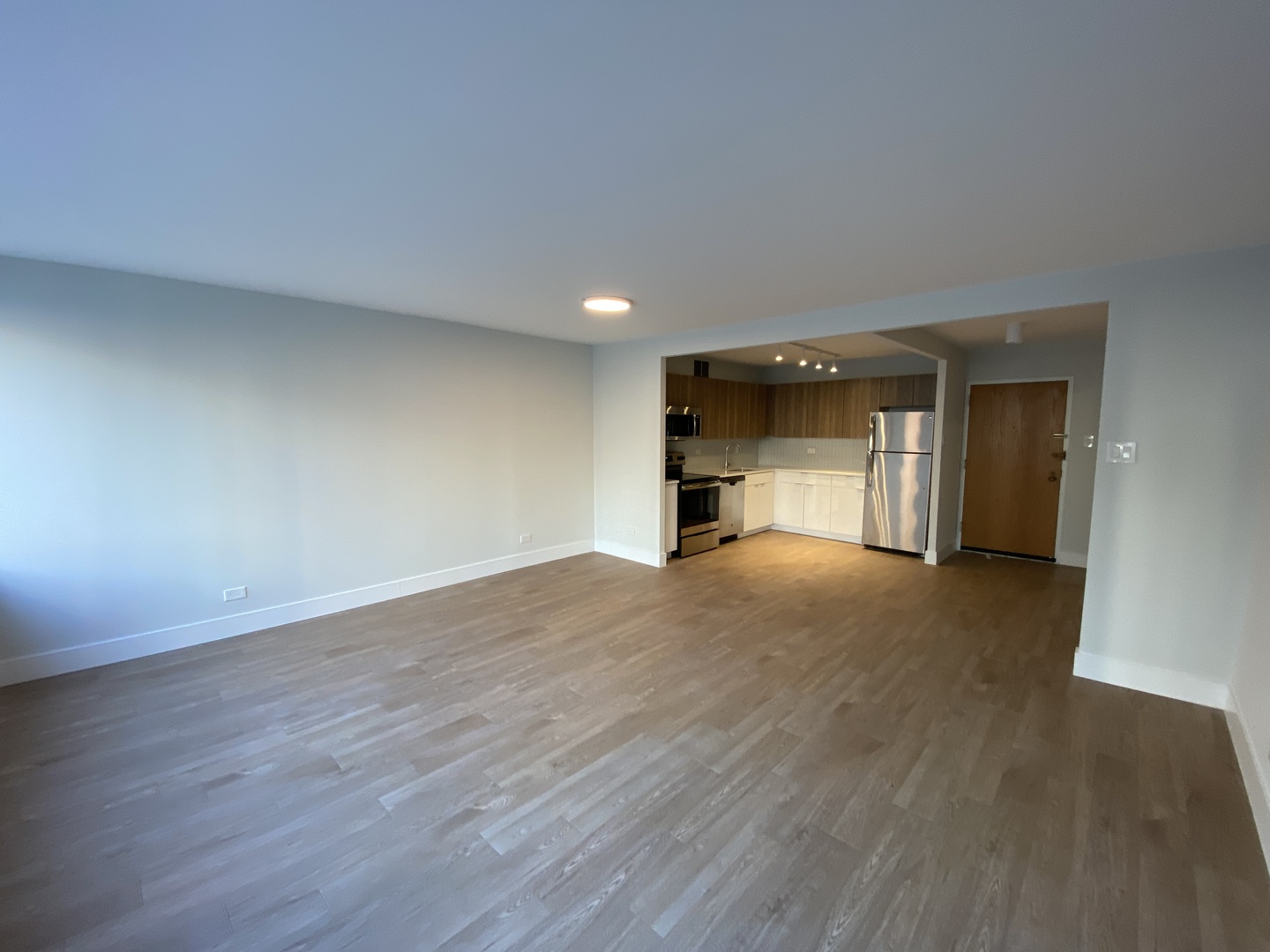 211 E OHIO Street 907