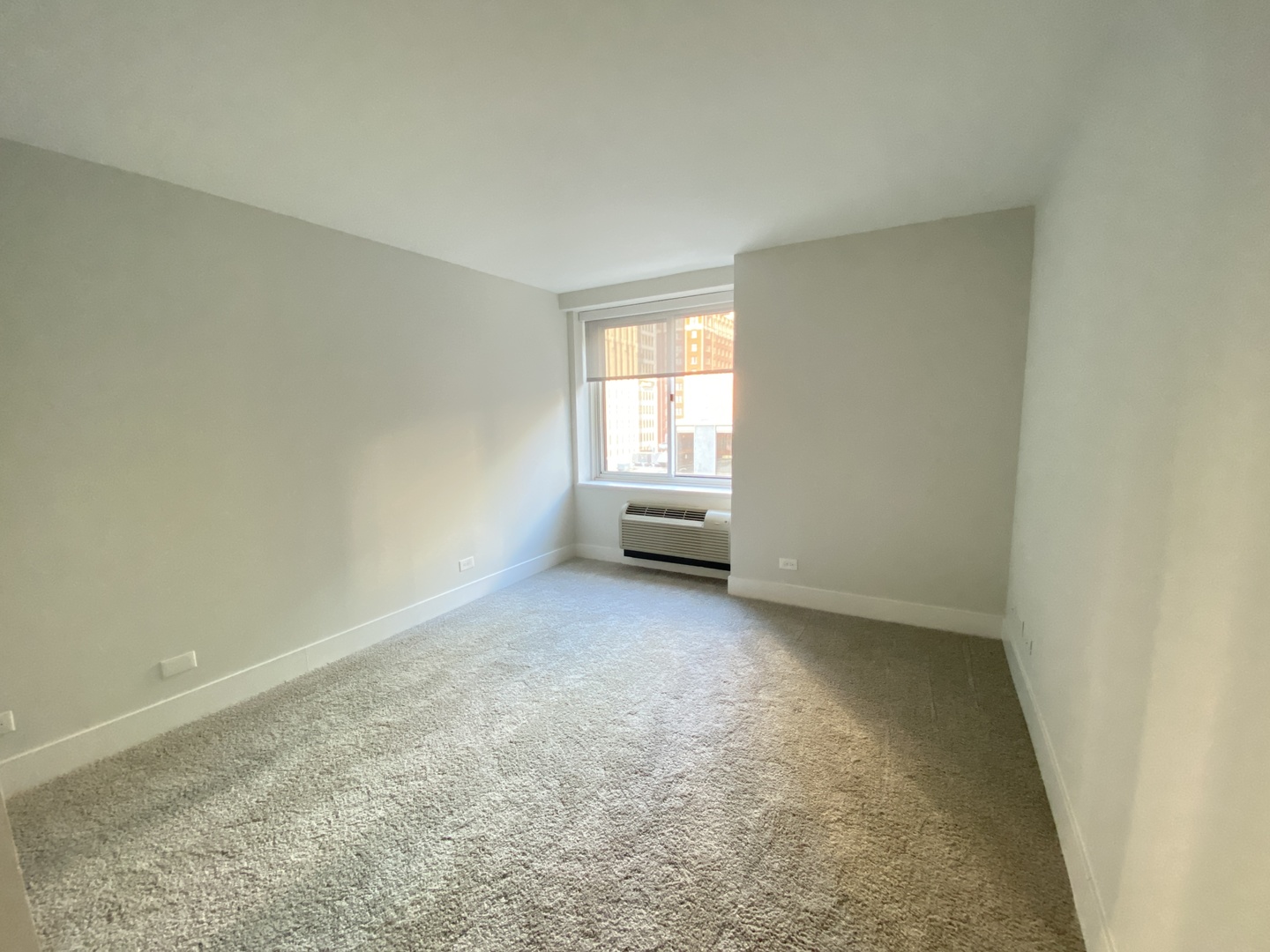 211 E OHIO Street 907