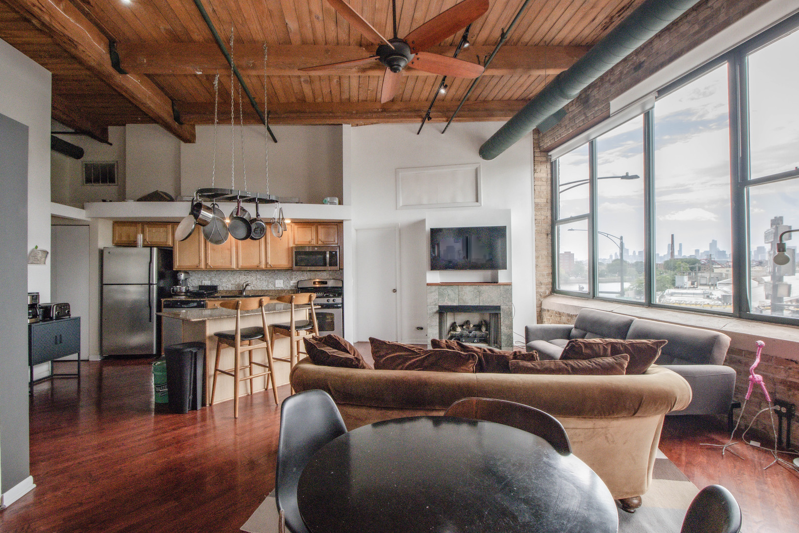 2222 W Diversey Avenue 301