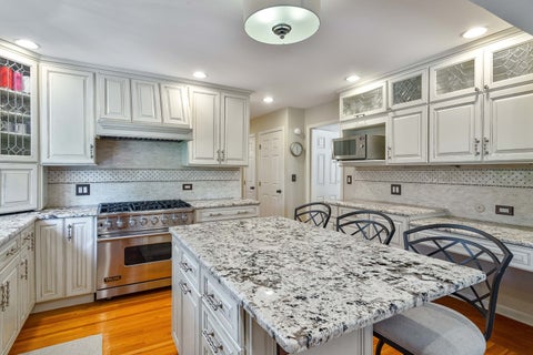Tiny photo for 419 W Sheridan Place, Lake Bluff, IL 60044 (MLS # 12681542)